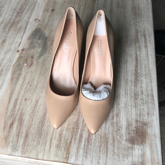 Charles David Shoes - Cream color pumps